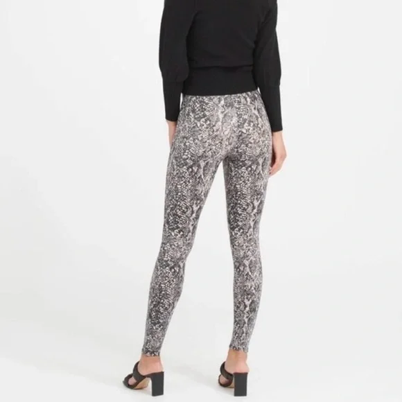 NWT Spanx Faux Leather Snakeskin Shine Print Leggings Grey Black‎ Size Large - Picture 5 of 14